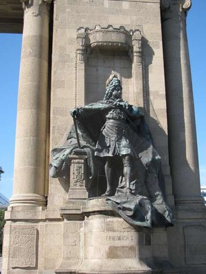 Charlottenburger Tor by null