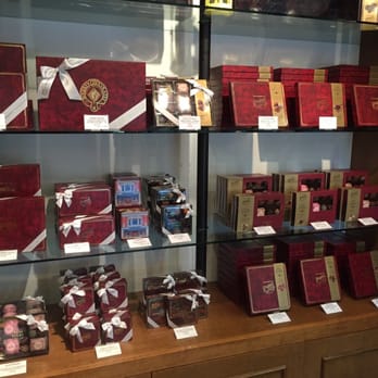Rogers' Chocolates Whistler Store - isplay of chocolates - Chocolatiers & Shops Near Me - Whistler, British Columbia Rogers' Chocolates Whistler Store - isplay of chocolates - Chocolatiers & Shops Near Me - Whistler, British Columbia