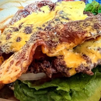 Bayside Tavern - Awesome bacon cheeseburger - Pizza Near Me - Fish Creek, Wisconsin