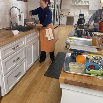 PLAYTE Kitchen - Chef Sandy showing us how to cook Rice A Roni from Scratch.!! - Cooking Classes Near Me - Napa, California