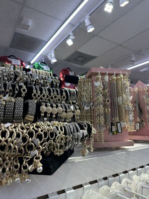 SW Trading Accessory Plaza by null