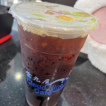Cloud Nine Cafe Hawaii - Iced americano - Desserts Near Me - Honolulu, Hawaii