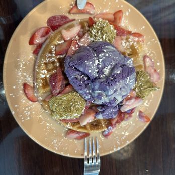 White Rabbit Dessert Experience - Can't Get Knafah Of It  Sub with ube ice cream  Sub with white chocolate sauce - Desserts Near Me - Winter Garden, Florida