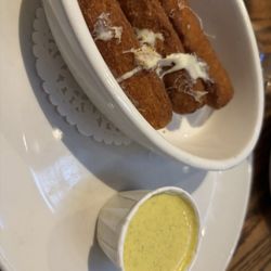 Paddy's Brewpub & Rosie's Restaurant - Mozzarella Sticks & Curry