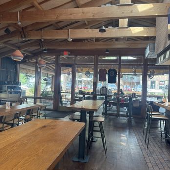 Loro Asian Smokehouse & Bar - Indoors - Smokehouse Near Me - Austin, Texas