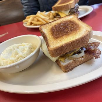 Cliffside Diner - Cliff side burger highly recommend - American Near Me - Frankfort, Kentucky