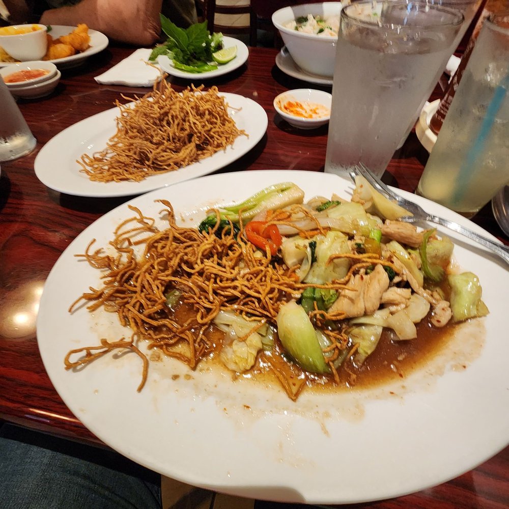 Da Nang Restaurant - Chicken crispy noodle with the noodles on the side. I like to put them on top so they stay crispy. - Vietnamese Near Me - Olympia, Washington Da Nang Restaurant - Chicken crispy noodle with the noodles on the side. I like to put them on top so they stay crispy. - Vietnamese Near Me - Olympia, Washington