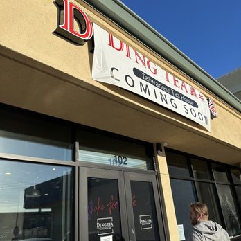 Ding Tea -  Northridge - Outside front entrance IG: @ammysalamii - Bubble Tea Near Me - Northridge, California