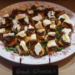 Lolli Bop - Goat cheese and Fig crisps catering