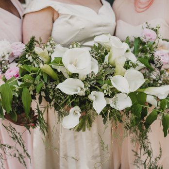 Solabee Flowers & Botanicals - Bride and attendants bouquets, Florist: Antonia of Solabee Photographer: Kyle Carnes Photography, www.kylecarnesphotography.com - Florists Near Me - Portland, Oregon