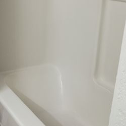 NW Tub & Shower - Lip to the bathtub