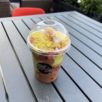 Melt N Dip - Dubai Chocolate strawberries - Desserts Near Me - Bridgeview, Illinois
