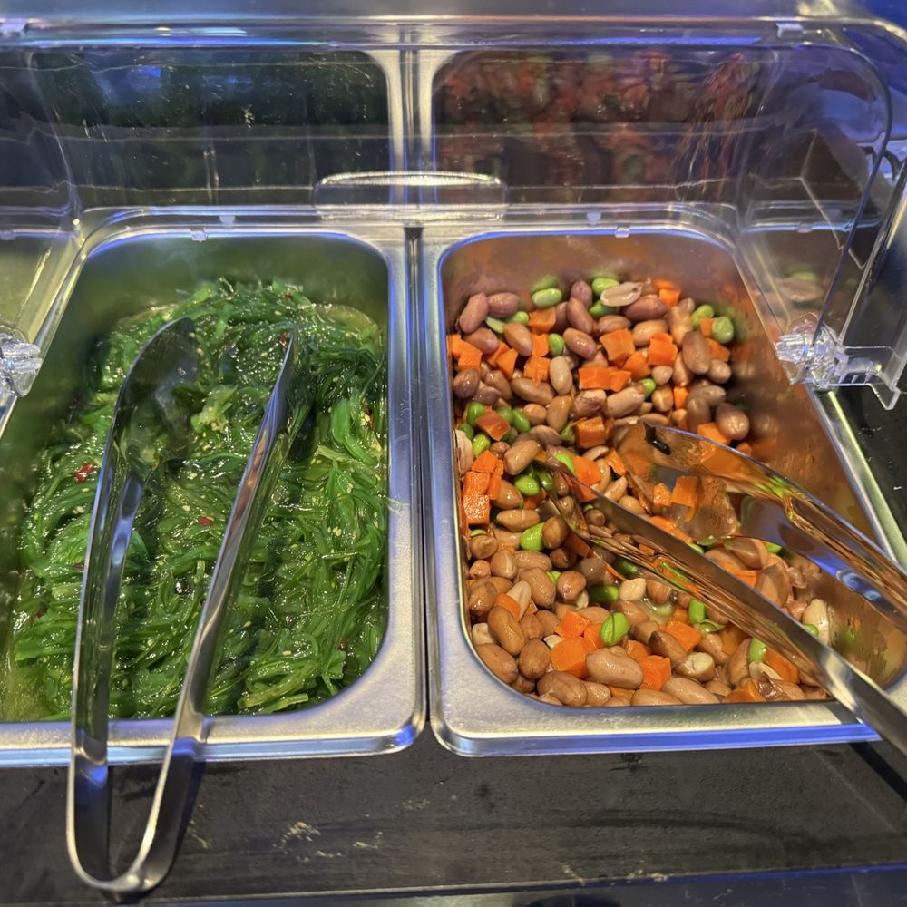 Hotpot Palace - Appetizers- seaweed salad and peanut salad - Hot Pot Near Me - Tigard, Oregon