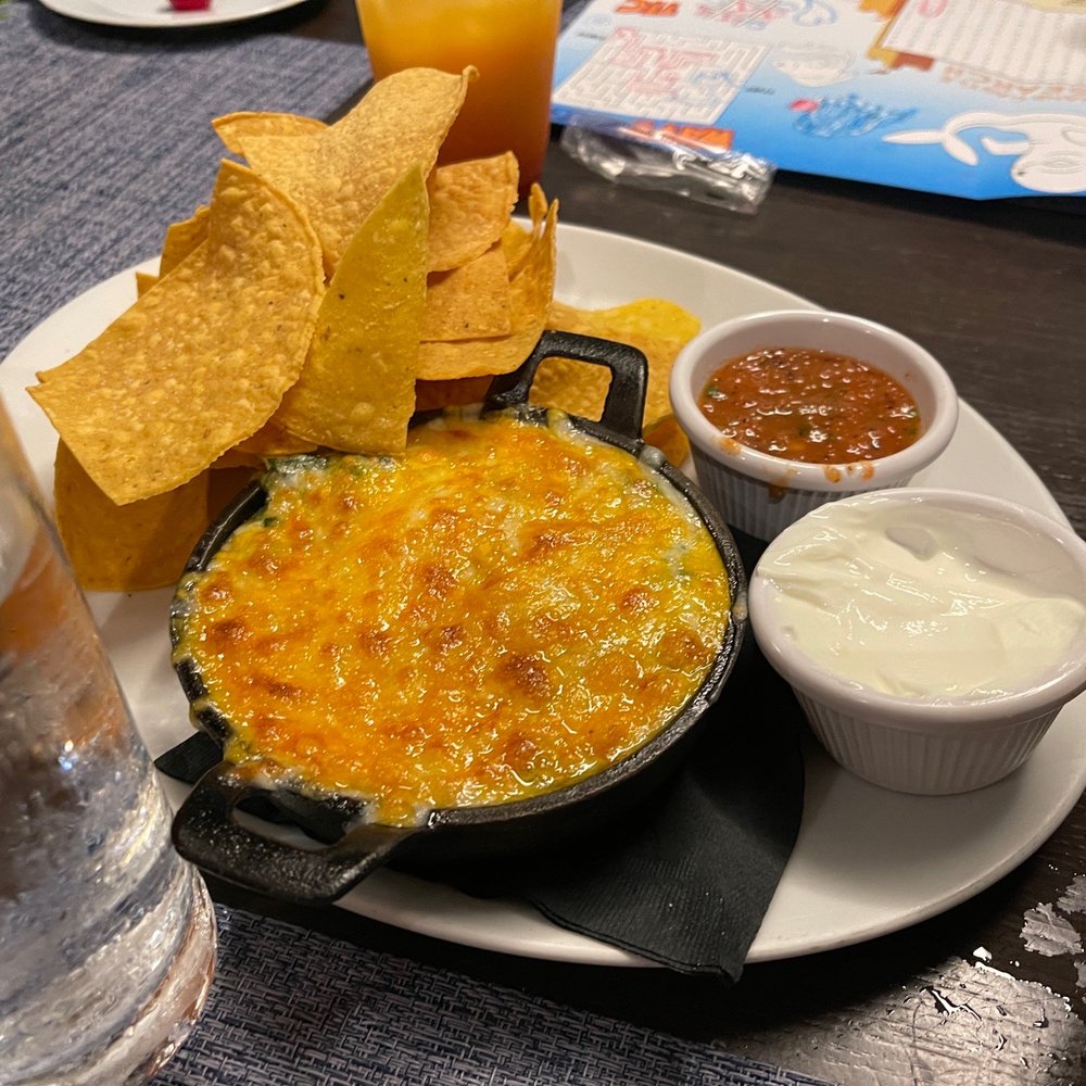 Viento Kitchen & Bar at Zota Beach Resort - Spinach artichoke dip - Bars Near Me - Longboat Key, Florida Viento Kitchen & Bar at Zota Beach Resort - Spinach artichoke dip - Bars Near Me - Longboat Key, Florida