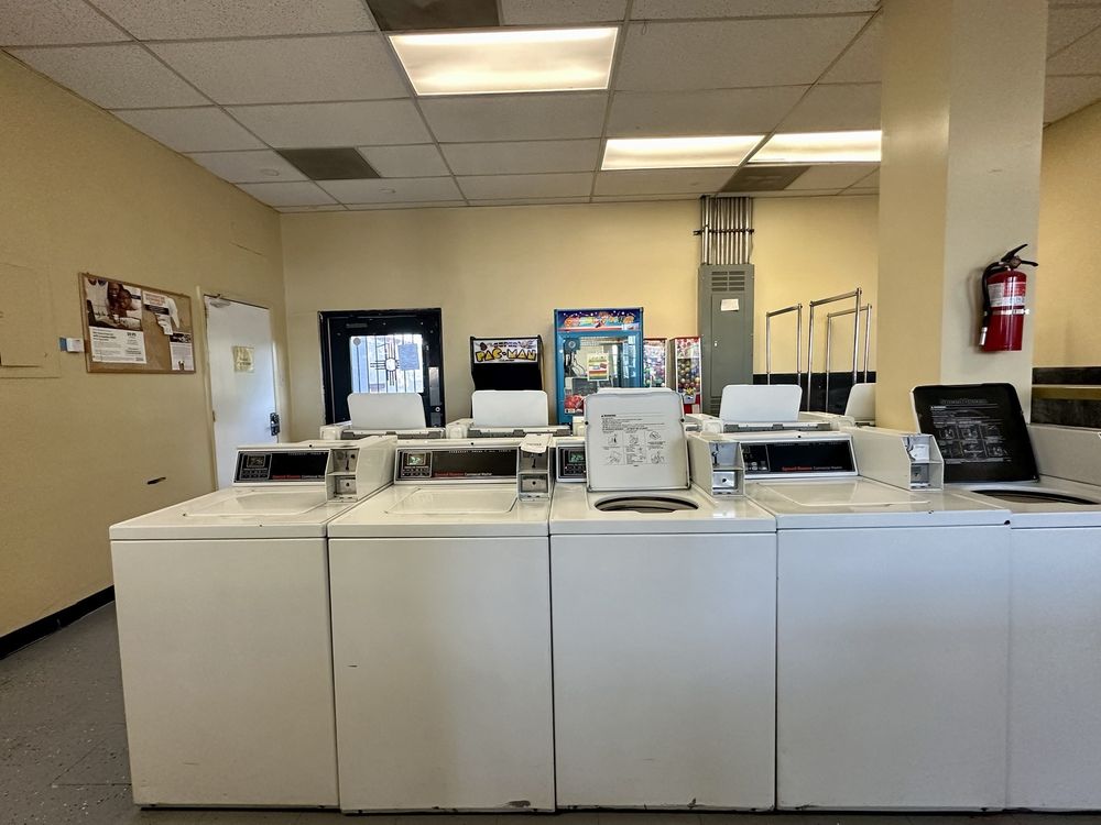 EZ WASH LAUNDROMAT Updated May 2024 11 Photos & 16 Reviews 3900 Central Ave, Albuquerque