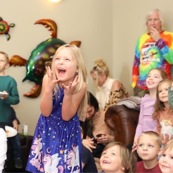 Billy Bonkers Magic - Ecstatic kids watching Billy Bonkers Magic! - Magicians Near Me