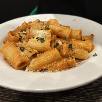 Roz & Rocco’s - Rigatoni alla Vodka - Italian Near Me - Broomall, Pennsylvania Roz & Rocco’s - Rigatoni alla Vodka - Italian Near Me - Broomall, Pennsylvania