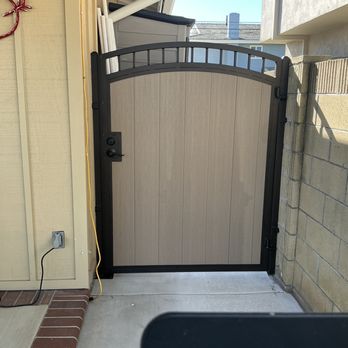Straight Gate Fence - New - Fences & Gates Near Me - Lakewood, California