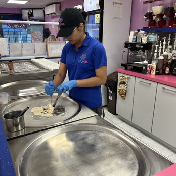 City Ice Cream Rolls - La técnica de hacer los rollizos - Ice Cream & Frozen Yogurt Near Me - Caguas, Puerto Rico City Ice Cream Rolls - La técnica de hacer los rollizos - Ice Cream & Frozen Yogurt Near Me - Caguas, Puerto Rico