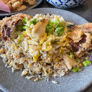 Pineapple Thai - Soft shell crab fried rice - Thai Near Me - Cupertino, California Pineapple Thai - Soft shell crab fried rice - Thai Near Me - Cupertino, California