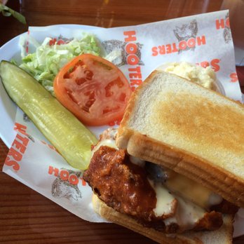 Hooters - Sports Bars Near Me - Niagara Falls, Ontario