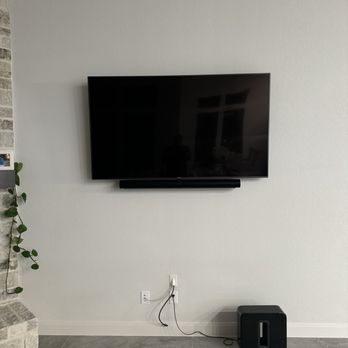 Finesse'd Tech - 55in Tv w/ soundbar mounting. - Home Theatre Installation Near Me