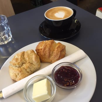 Ten Belles - Cappuccino and scones - Coffee & Tea Near Me - Paris, 75 Ten Belles - Cappuccino and scones - Coffee & Tea Near Me - Paris, 75