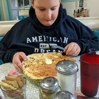 The Hartland Diner - The Vermont-sized Pancake. - Diners Near Me - Hartland, Vermont