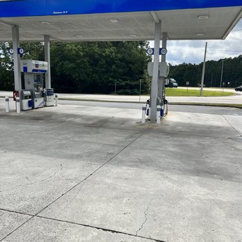 Chevron - gas pumps at a gas station - Convenience Stores Near Me - Dallas, Georgia Chevron - gas pumps at a gas station - Convenience Stores Near Me - Dallas, Georgia