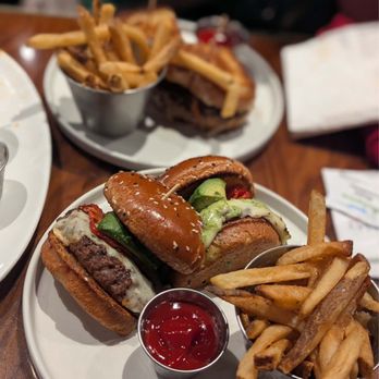 Gordon Ramsay Burger - Hell's Kitchen burger - Burgers Near Me - Las Vegas, Nevada Gordon Ramsay Burger - Hell's Kitchen burger - Burgers Near Me - Las Vegas, Nevada