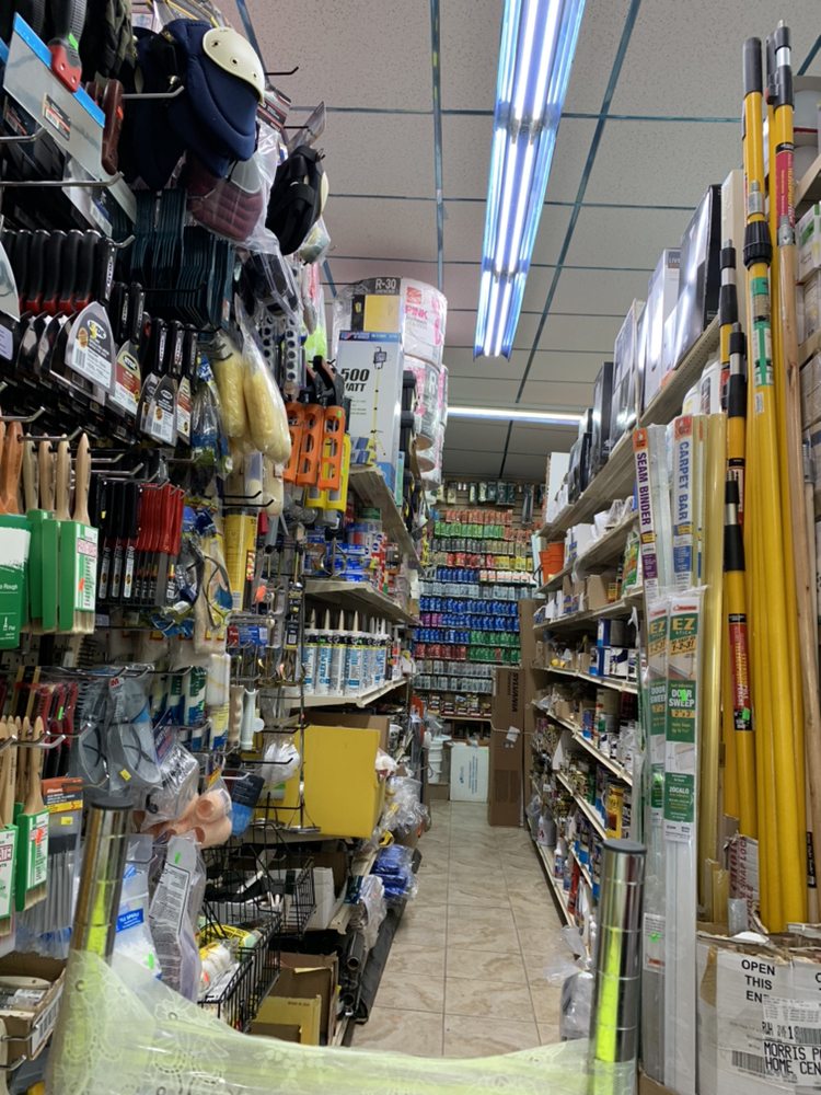 HOMETOWN HARDWARE AND HOUSEWARE Updated October 2024 1027 Morris