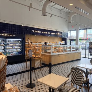 Paris Baguette - Bakeries Near Me - Clifton, New Jersey