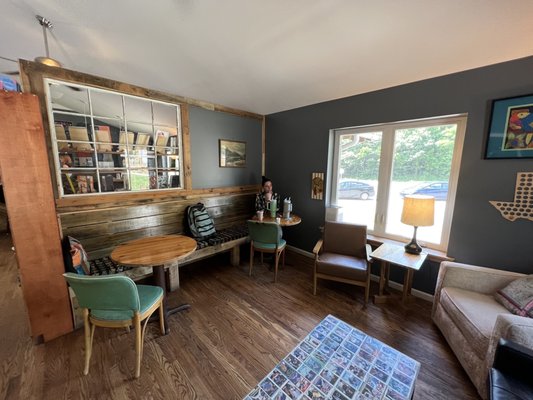 Daymoon Coffeebar by null