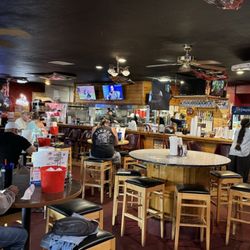 Red Onion Bar & Grill - Lots of seating inside
