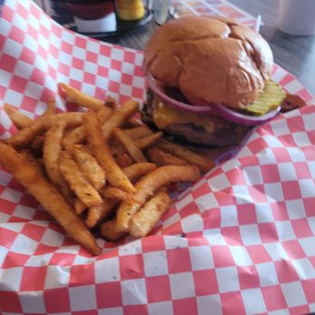 Quig's Meats & Eats - Burgers Near Me - St Johns, Florida
