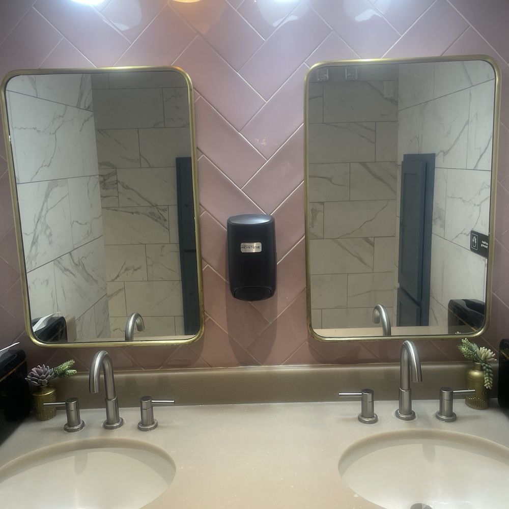 Rouj Creole - Clean/cute bathroom - Cajun/Creole Near Me - Baton Rouge, Louisiana Rouj Creole - Clean/cute bathroom - Cajun/Creole Near Me - Baton Rouge, Louisiana