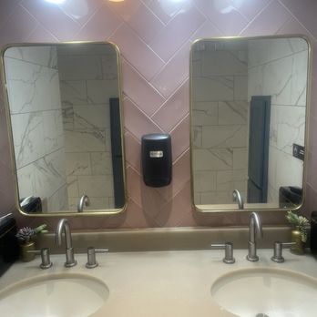 Rouj Creole - Clean/cute bathroom - Cajun/Creole Near Me - Baton Rouge, Louisiana Rouj Creole - Clean/cute bathroom - Cajun/Creole Near Me - Baton Rouge, Louisiana