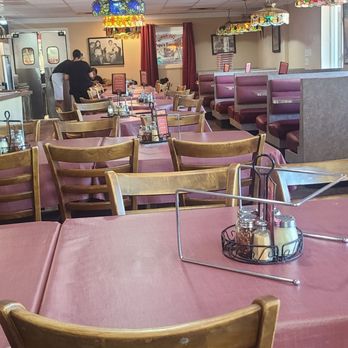 Papa's Tomato Pies - Pizza Near Me - Robbinsville, New Jersey