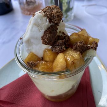 Røde Port, Restaurant - "Københavnerstang" vanilla ice cream, pineapple sorbet and caramelized pineapple - Restaurants Near Me - Klampenborg, 84 Røde Port, Restaurant - "Københavnerstang" vanilla ice cream, pineapple sorbet and caramelized pineapple - Restaurants Near Me - Klampenborg, 84