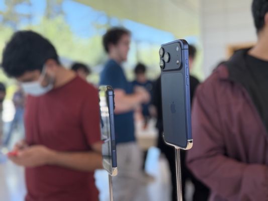 Apple Apple Park Visitor Center by null