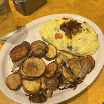 Good Day Café - Ham and Cheese Soufflé Omlete - Breakfast & Brunch Near Me - Golden Valley, Minnesota