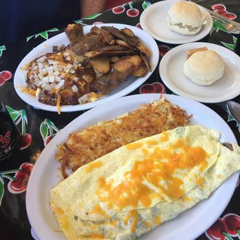Addi's Diner - Chilli and scramble Vegetable omelette  And the beautiful pitiful biscuits! - American Near Me - Springfield, Oregon