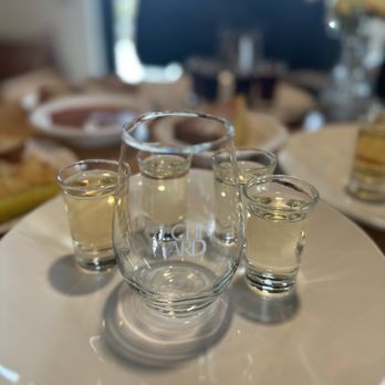 Whitecliff Vineyard - White wine flight - Wineries Near Me - Hudson, New York