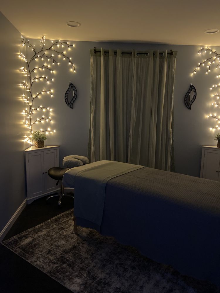 Convenient Kneads Massage Therapy Logo