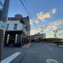 Tomato Bar & Bistro
