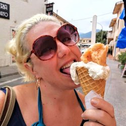 Gelato Artigianali BM&V - Peach and Pinoli gelato. The peach is AMAZING