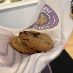 Insomnia Cookies - Chocolate chunk