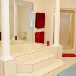 Lafayette Manor Bed & Breakfast - Carroll Suite Bathroom