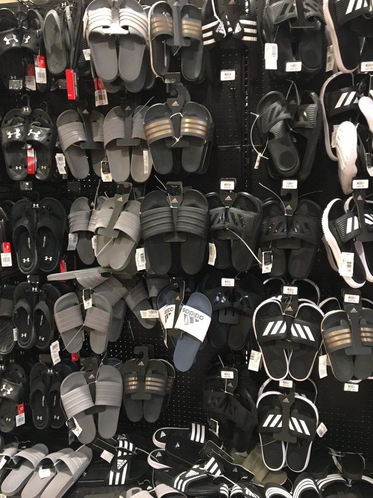 DICK’S SPORTING GOODS 39 Photos & 69 Reviews Sports Wear 1336 Worcester St, Natick, MA