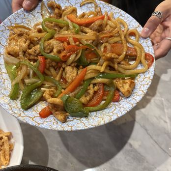 TJ Golden Bowl - Udon noodles with chicken and bell peppers - Chinese Near Me - Little Elm, Texas